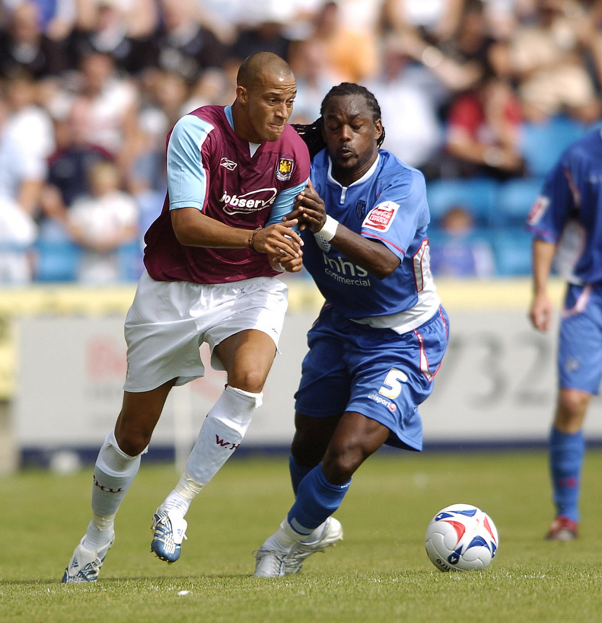 关于赫塔菲险胜对手，取得关键三分的信息