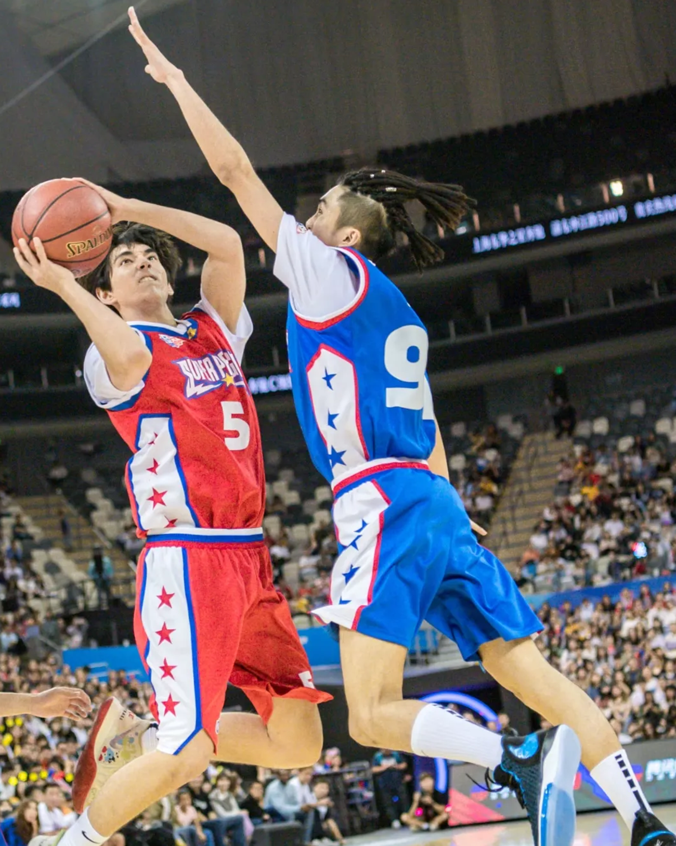 全球篮球比赛吸引众多球迷,场面惊心动魄的简单介绍 全球篮球比赛吸引众多球迷,场面惊心动魄的简单介绍