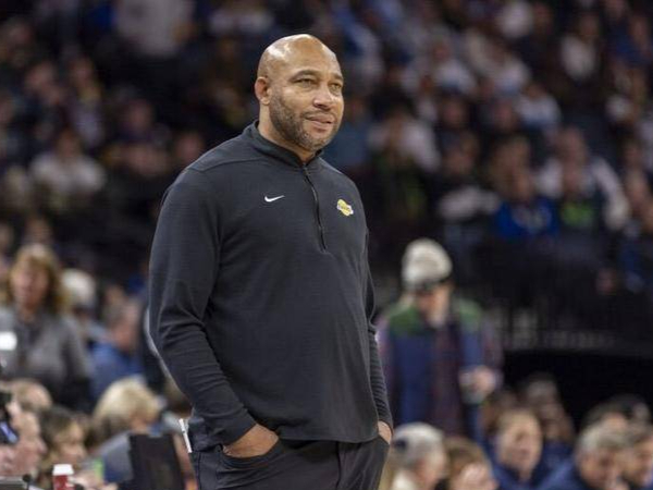 包含球队战术调整获得成功，主力赞誉主帅决策的词条