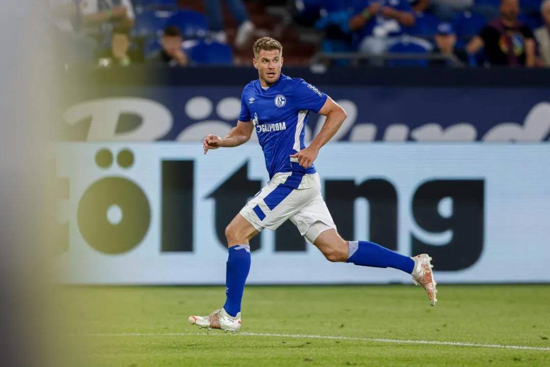 沙尔克客场平局,保持不败战绩 沙尔克客场平局,保持不败战绩