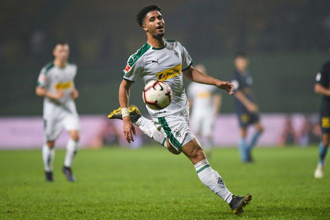 沙尔克客场平局,保持不败战绩 沙尔克客场平局,保持不败战绩