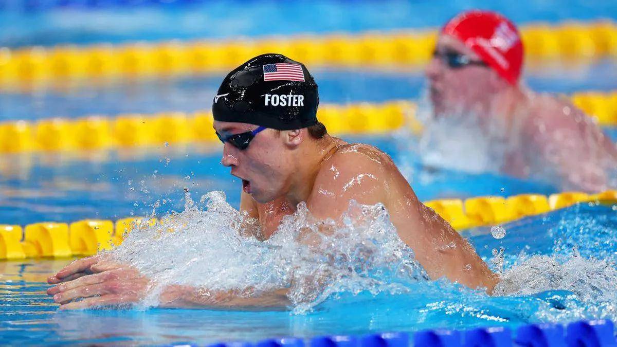 美国游泳队在接力赛中取得胜利 美国游泳队在接力赛中取得胜利