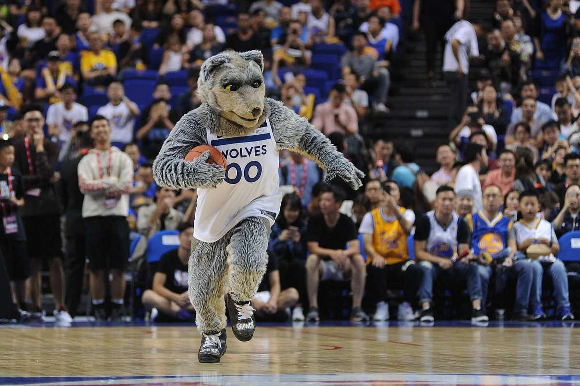 FB体育官方网站-森林狼主场不敌老鹰，唐斯憾失绝杀机会