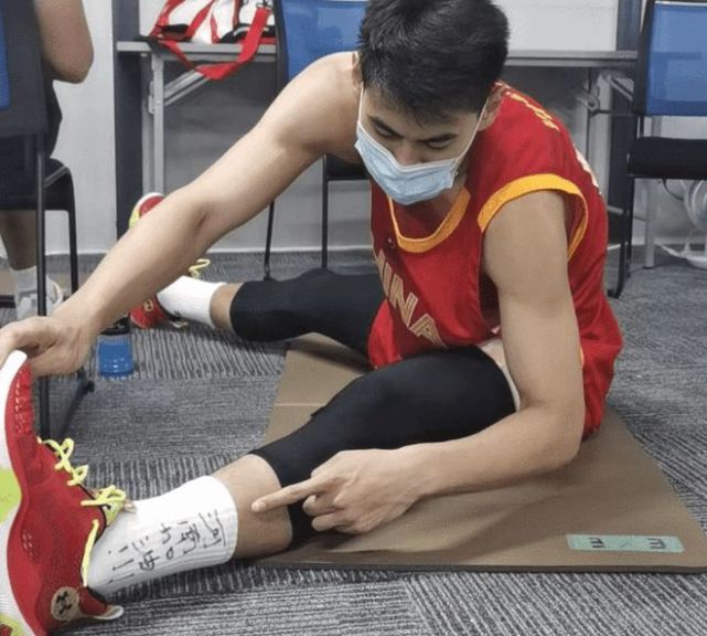 球员摆脱困境,努力实现突破 球员摆脱困境,努力实现突破