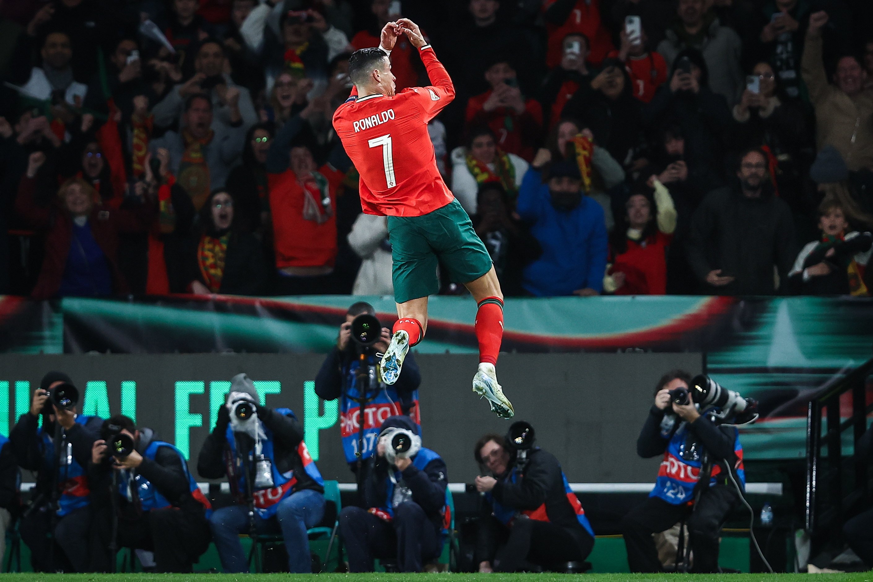 欧国联比赛胜者夺冠：竞技精神无限