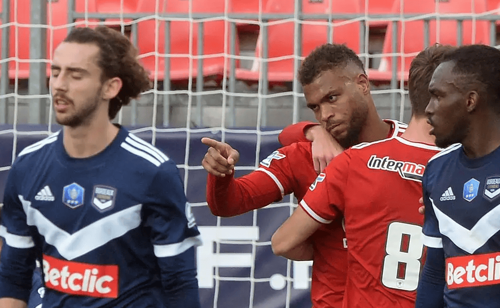 FB体育APP-瑞典队调整战术获胜，晋级下一轮比赛