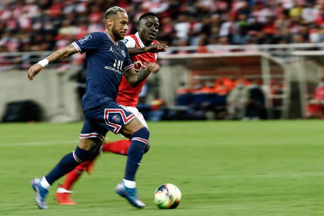 FB体育-安格斯对阵巴黎圣日耳曼：顶级强队火力全开