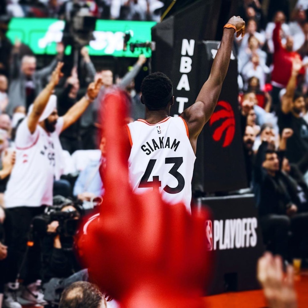 猛龙憾负雄鹿，客场止步两连胜