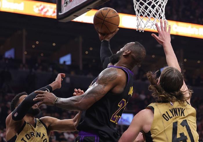 掘金战胜鹈鹕，詹姆斯谈赛后反思