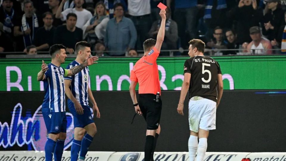 汉堡中场组织出色，助球队获得关键胜利