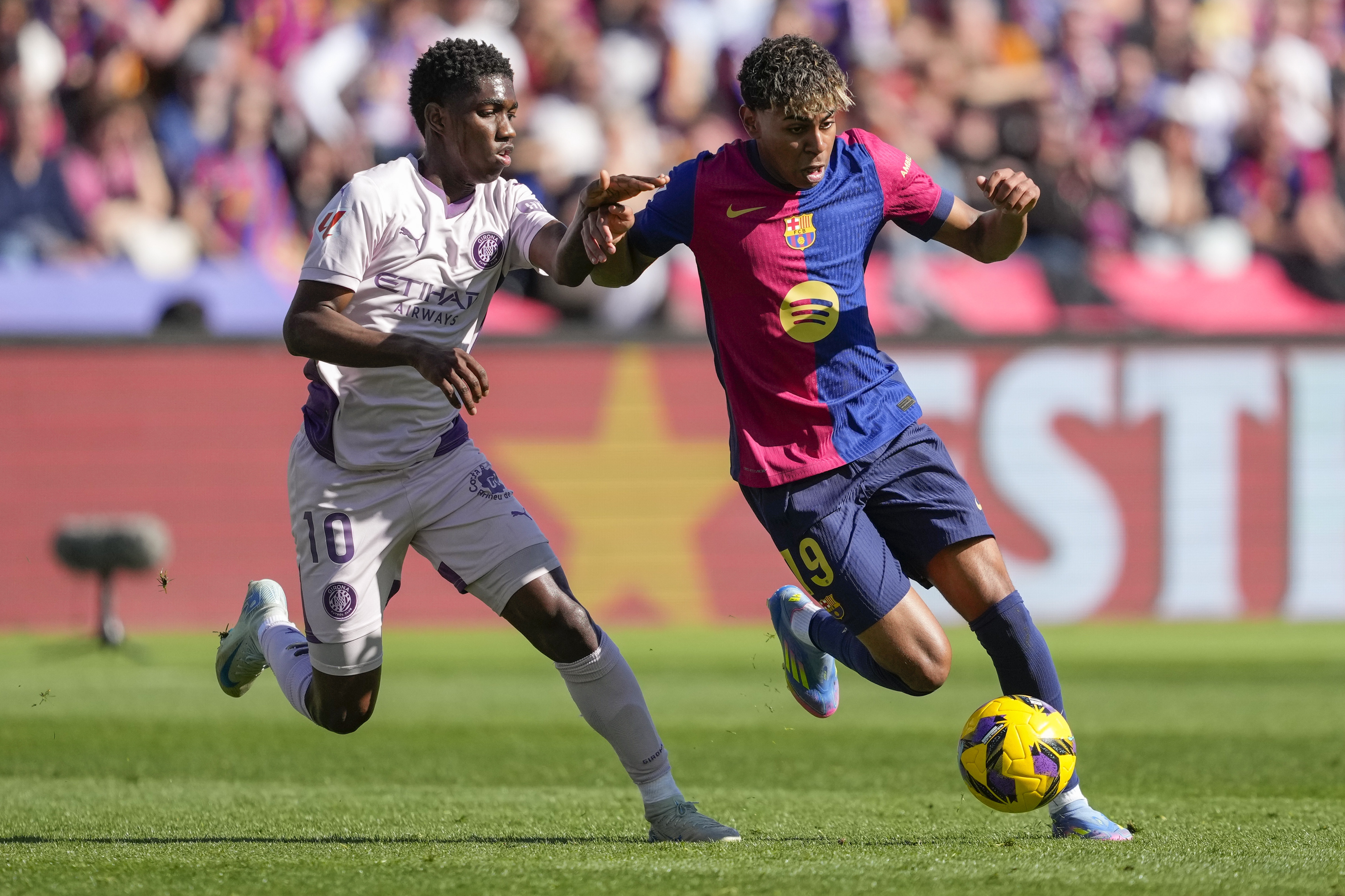 足球联赛全新一轮拉开序幕，球队备战到底