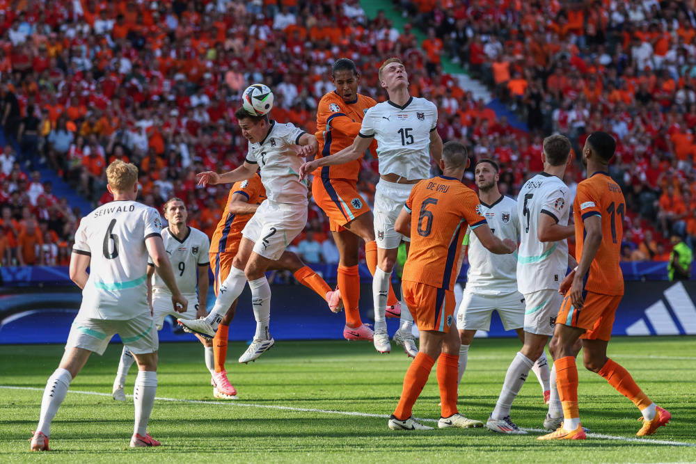 阿尔巴尼亚队面对罗马尼亚实力拼搏