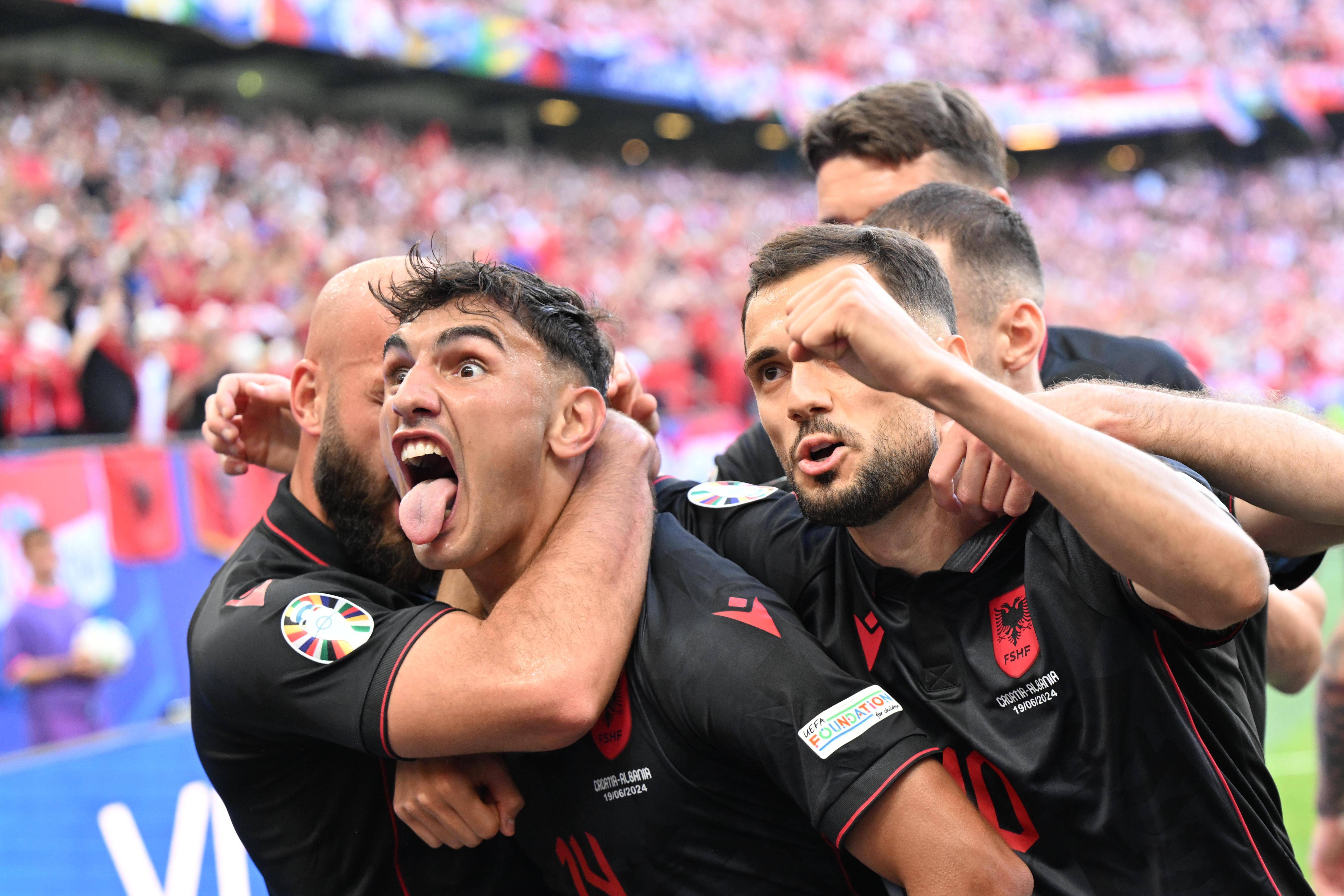 波兰队不敌克罗地亚队遭遇比赛失利 波兰队不敌克罗地亚队遭遇比赛失利