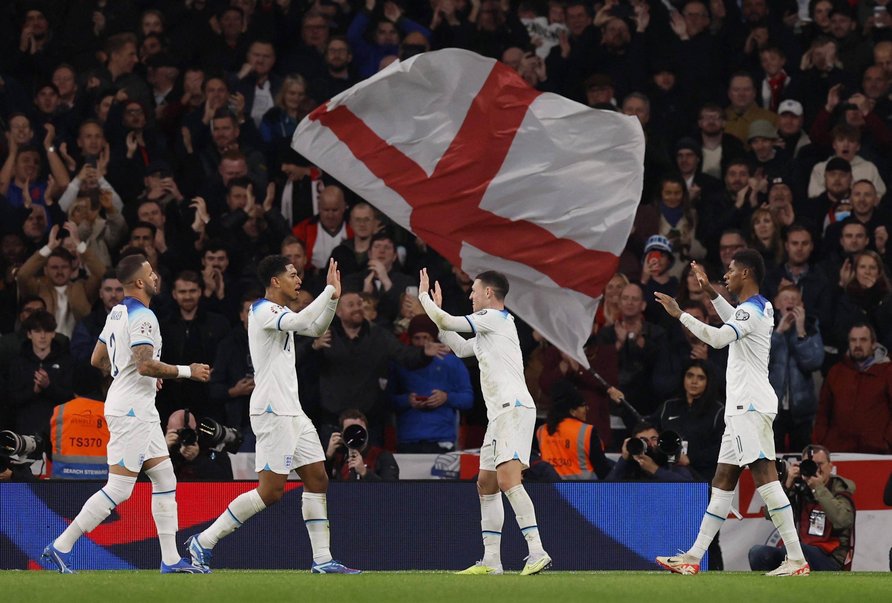 英格兰主场迎战比利时，双方实力对比悬殊