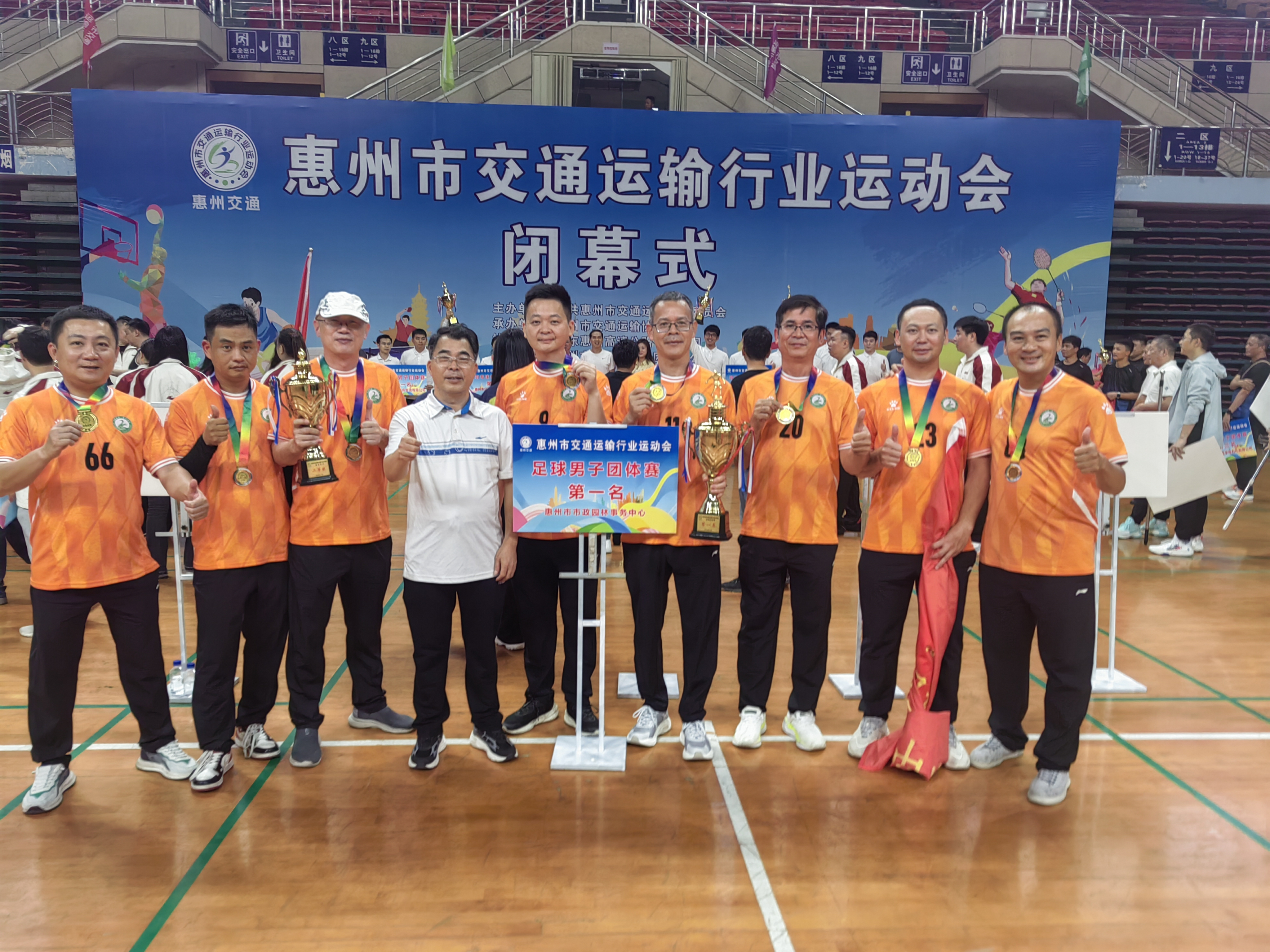 热门球队在比赛中凭借实力夺得胜利