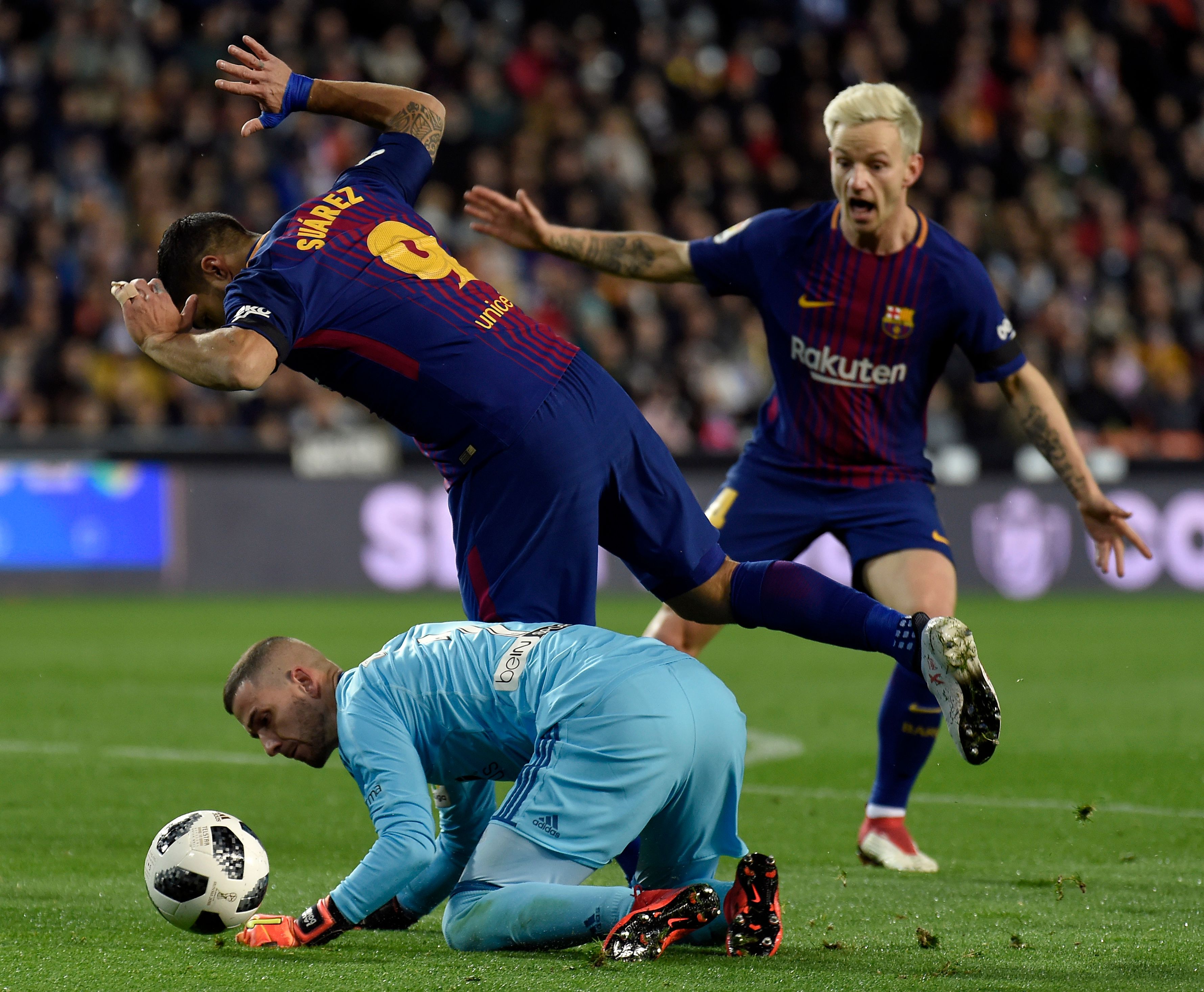 FB体育娱乐-巴塞罗那前锋伤愈归队，各项赛事备战