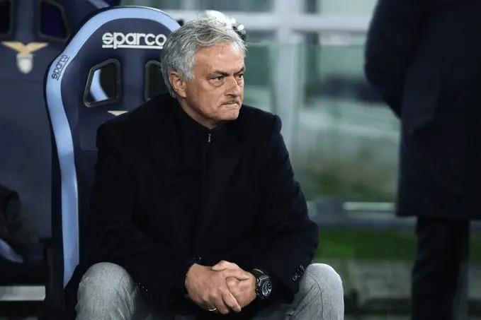 FB体育下载-意甲球队罗马遭遇多次失利，主帅面临压力