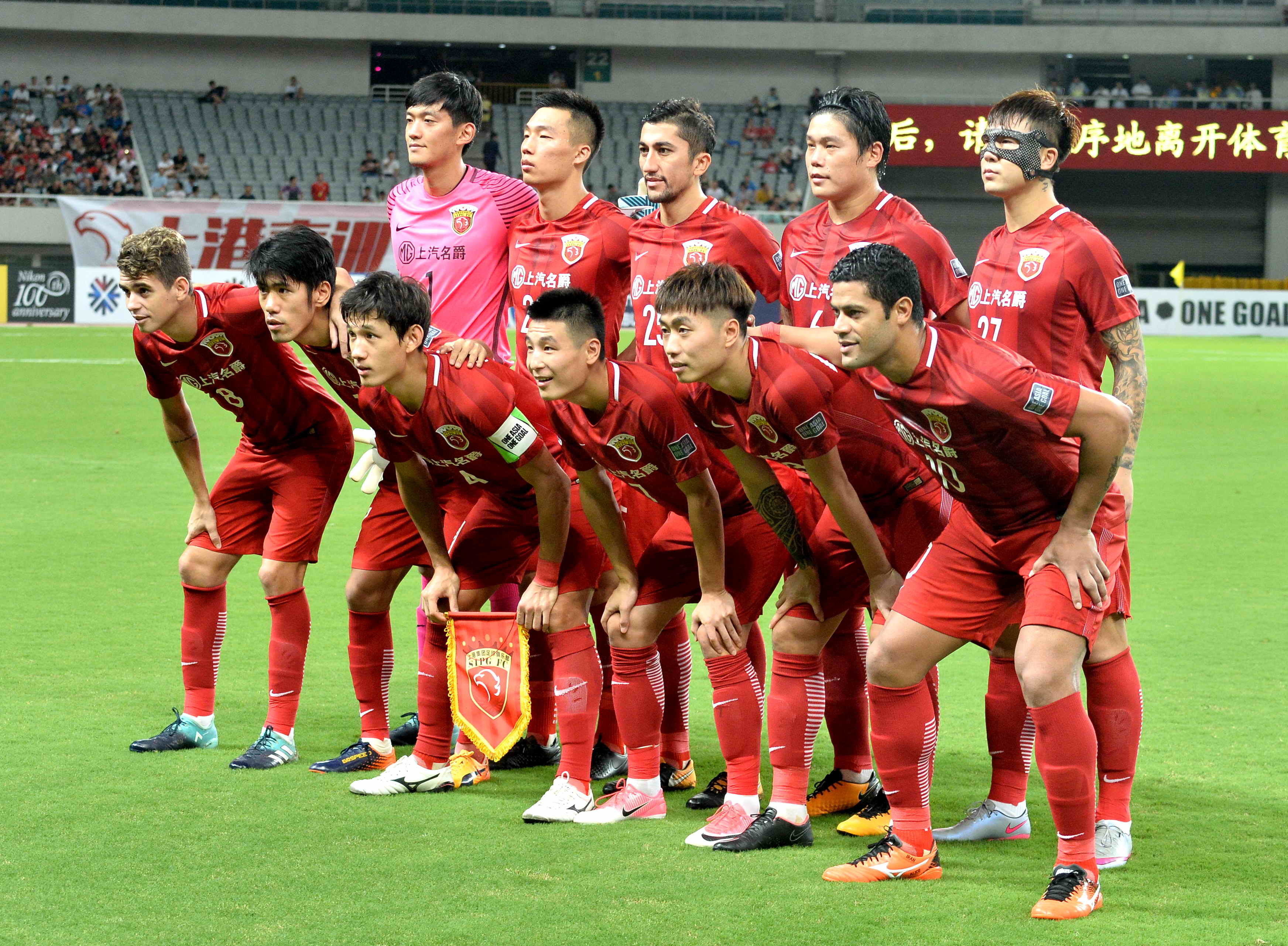 上海上港主场击败重庆斯威，战绩再创佳绩的简单介绍