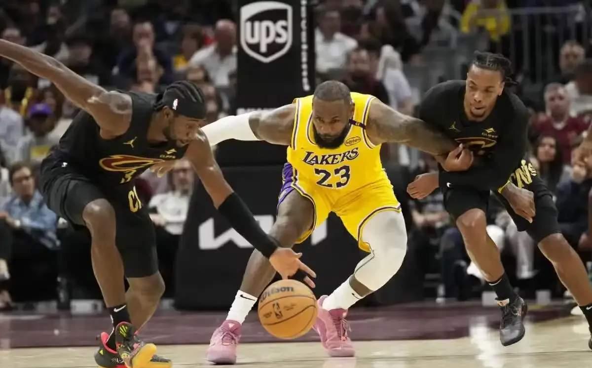 黄蜂中锋连续两场砍下+，带队轻松胜出