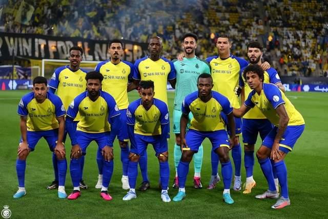 错失胜利的球队反思比赛策略