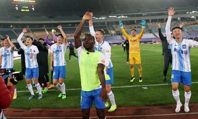 天津泰达惊险取胜,晋级淘汰赛 天津泰达惊险取胜,晋级淘汰赛