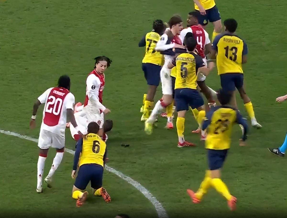 阿贾克斯再次爆冷，成功晋级欧冠8强