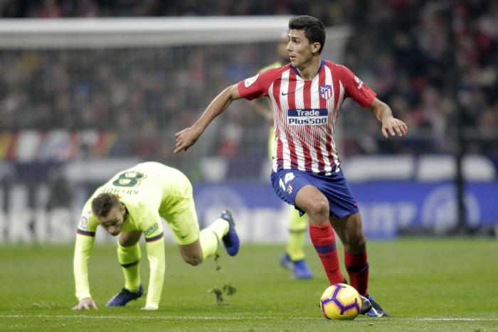 包含联赛战绩波动传统豪门遭遇处境困难的词条