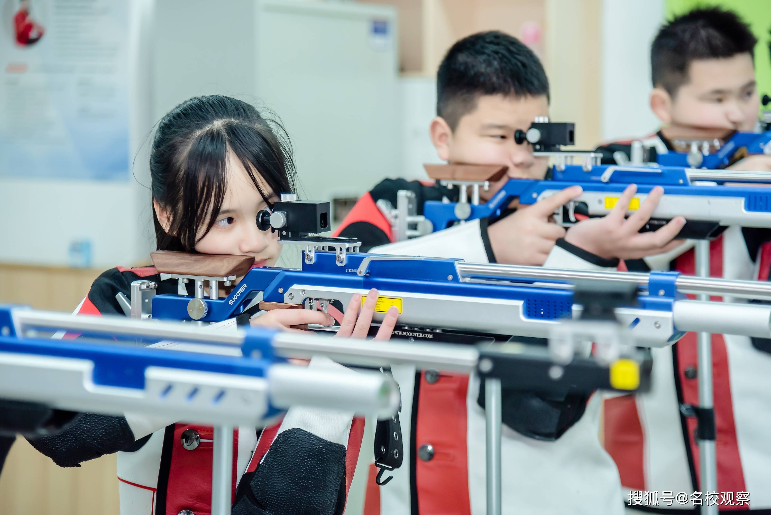 射击比赛选手技术娴熟,精准取胜!的简单介绍 射击比赛选手技术娴熟,精准取胜!的简单介绍