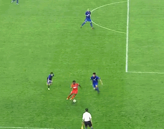 包含苏宁战辽宁，半场悬念扑面而来引发球迷热议的词条