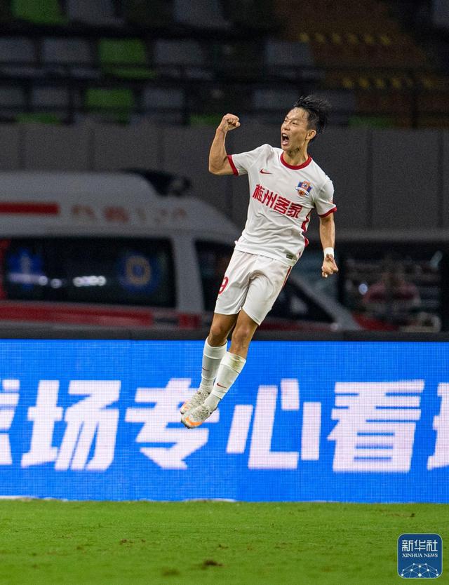 哈尔滨队在主场力克劲敌，球员赞誉教练团队的简单介绍