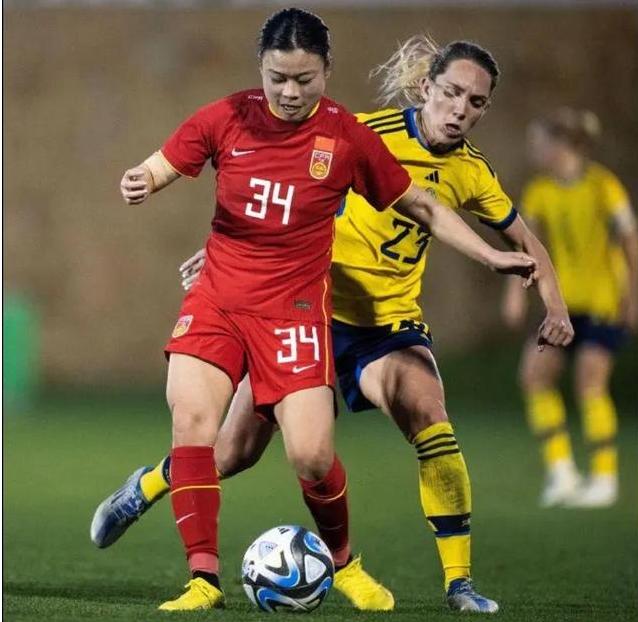 包含挪威女足后防稳固，战胜对手晋级的词条