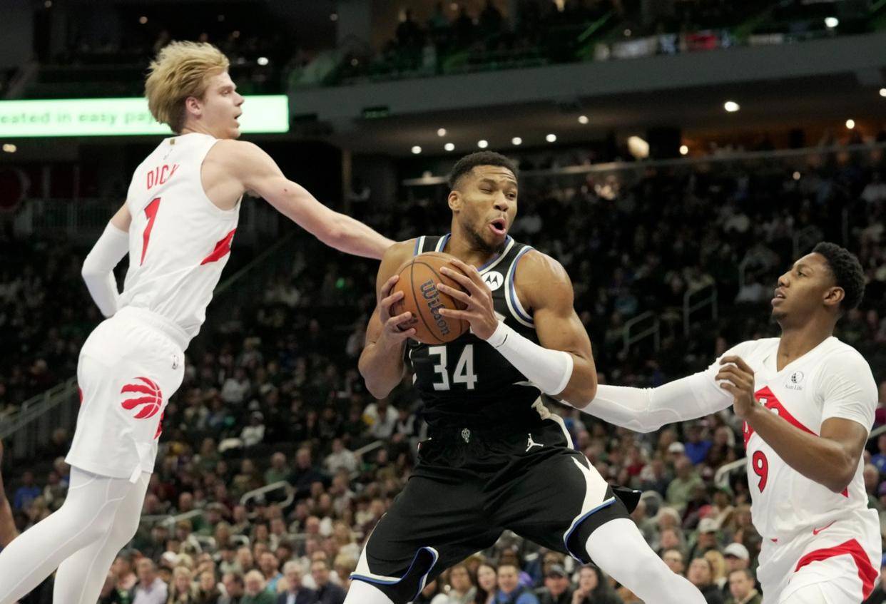 爵士队外援回归全力拼搏，球队止颓势