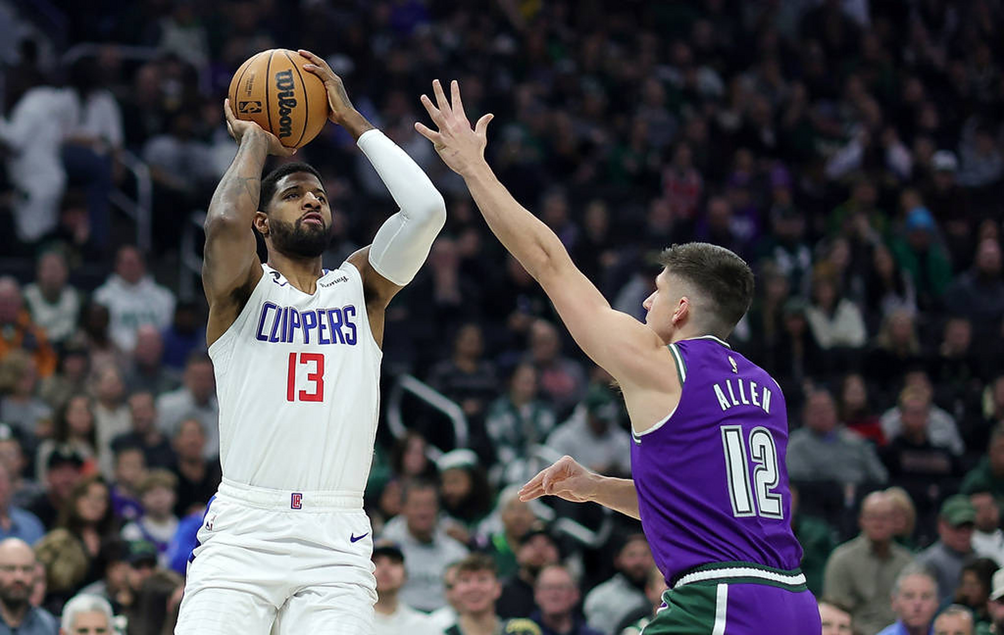 雄鹿大胜快船，字母哥砍下35+10