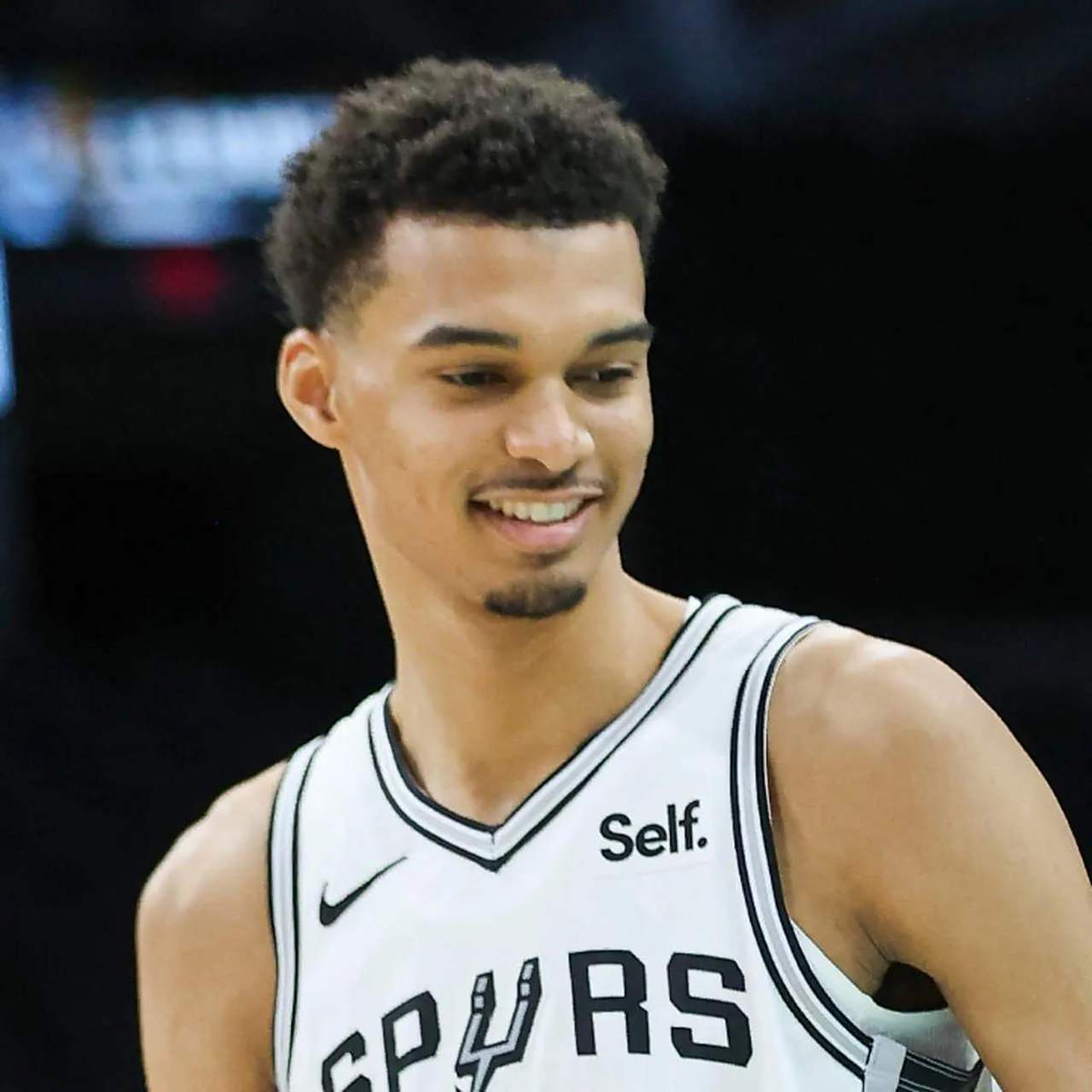 马刺横扫篮网,重返西部前四 马刺横扫篮网,重返西部前四