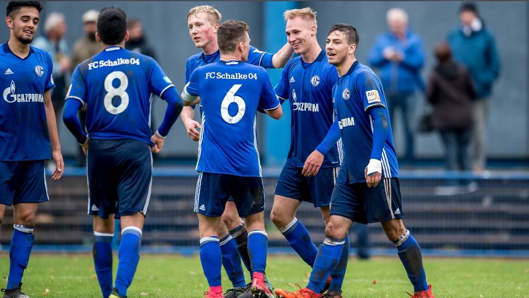 关于沙尔克04客场逆转胜药厂,终结四连败的壮举闪耀德甲赛场的信息 关于沙尔克04客场逆转胜药厂,终结四连败的壮举闪耀德甲赛场的信息