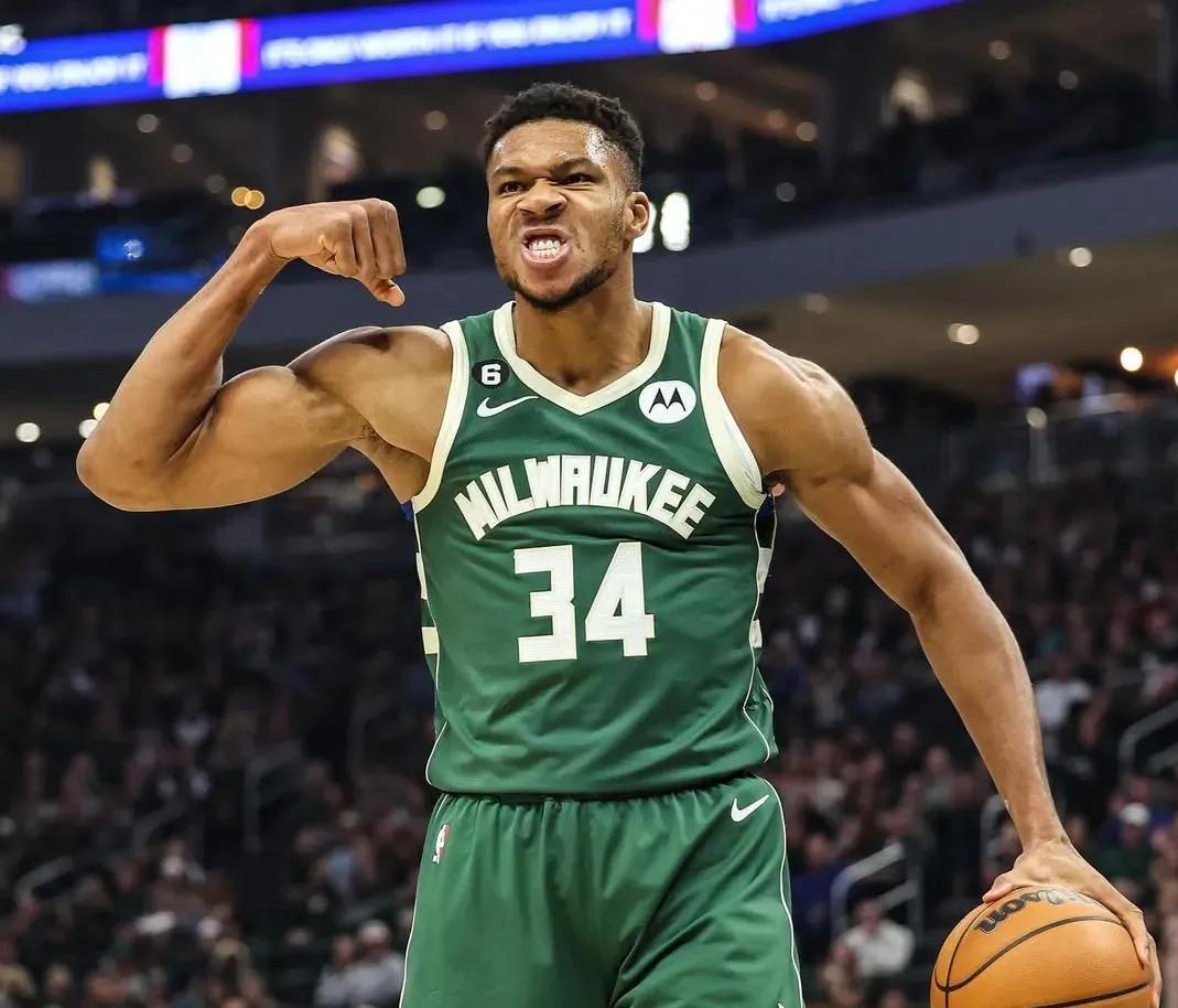 76人不敌雄鹿,连败结束 76人不敌雄鹿,连败结束