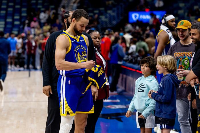 -勇士客场惨败掘金，遭遇两连败