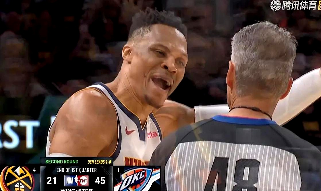 勇士客场惨败掘金,遭遇两连败 勇士客场惨败掘金,遭遇两连败