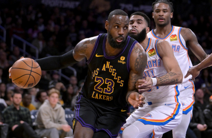 火箭主场击败湖人横扫