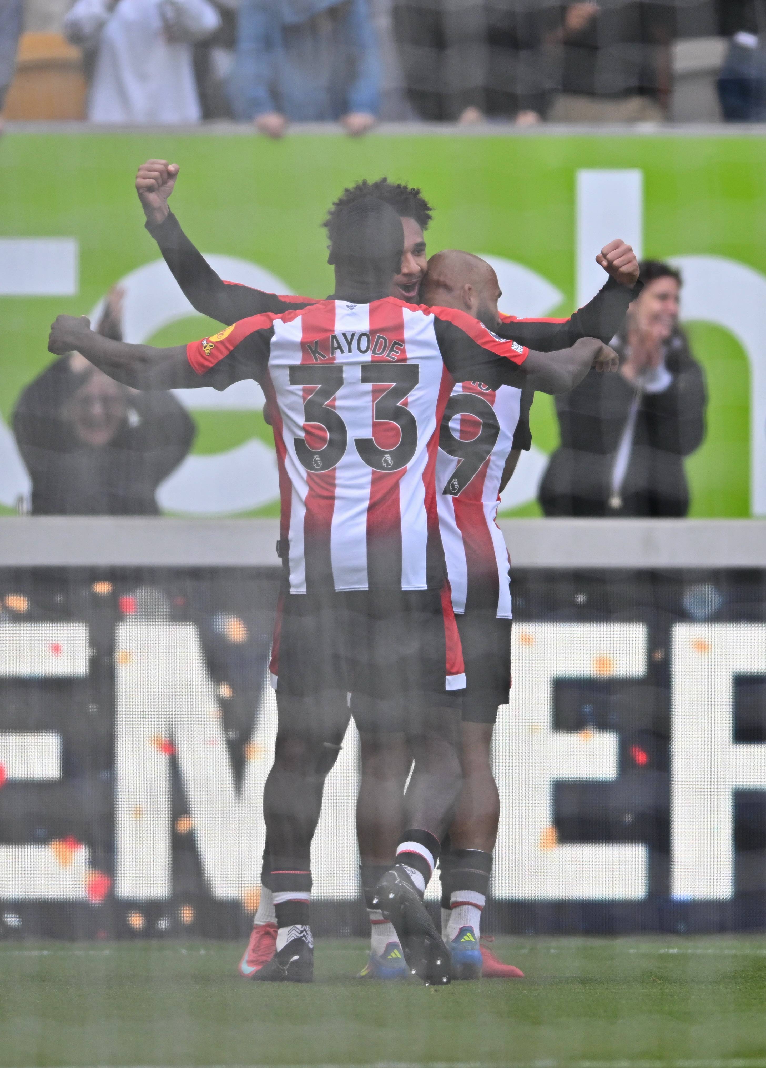 FB体育注册网址-曼联连续六轮不败！埃弗顿1-3不敌红魔的简单介绍