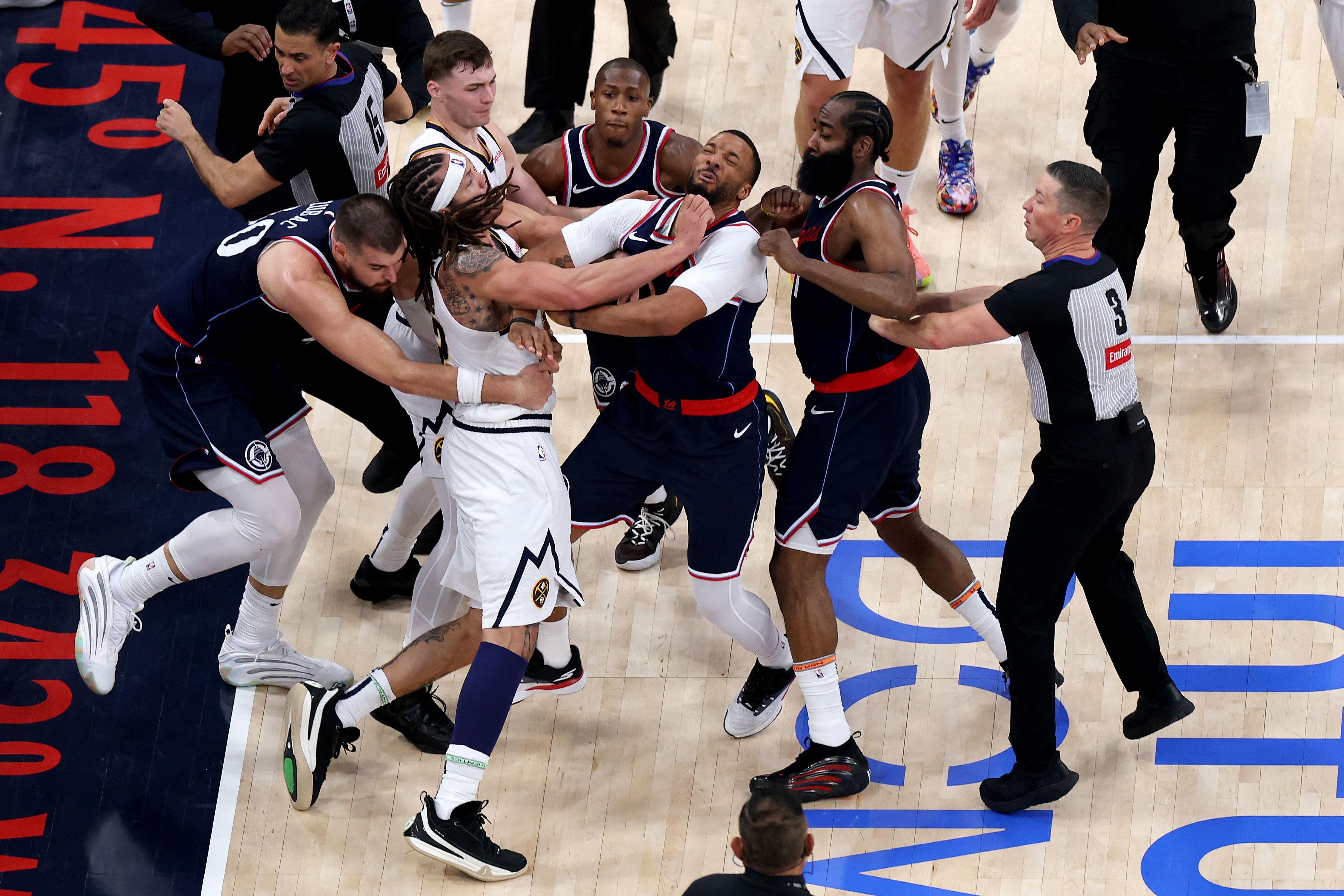 灰熊击败奇才，约基奇犹如神射手带队连胜